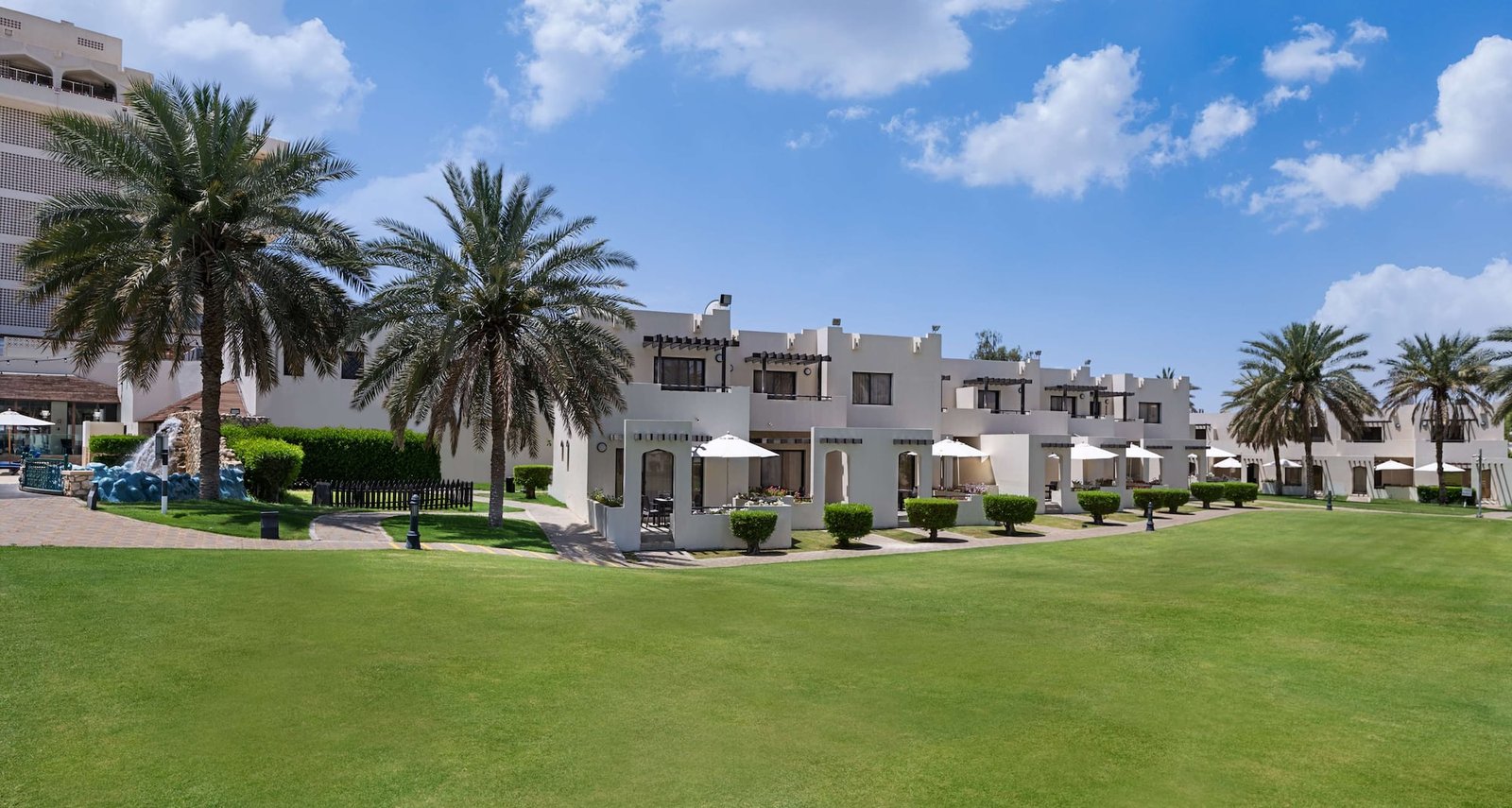 Radisson Blu Hotel & Resort Al Ain - 2