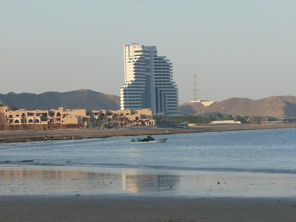 Le Meridien Al Aqah Beach Resort